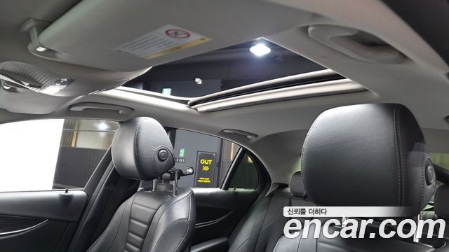 Mercedes-Benz E-Class 2017 — photo 25