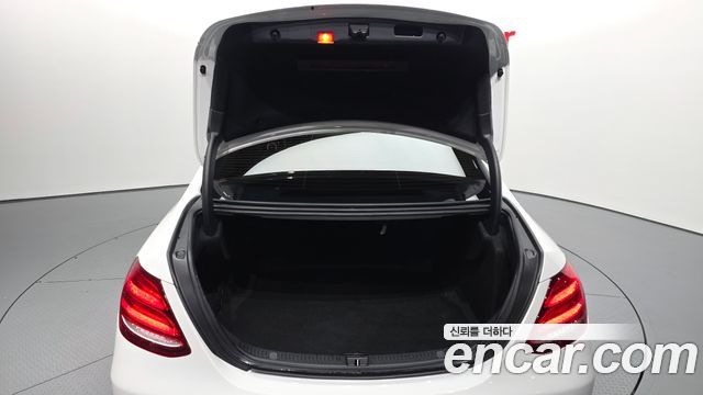 Mercedes-Benz E-Class 2017 — photo 26