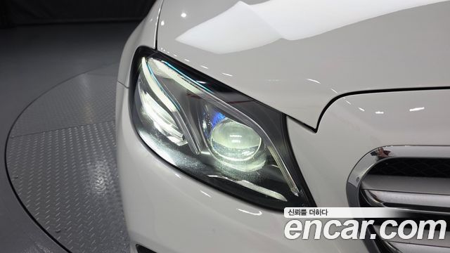 Mercedes-Benz E-Class 2017 — photo 8