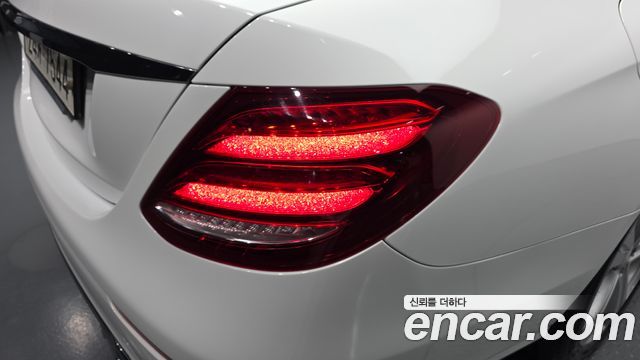 Mercedes-Benz E-Class 2017 — photo 9