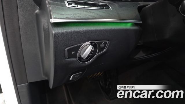 Mercedes-Benz E-Class 2017 — photo 29