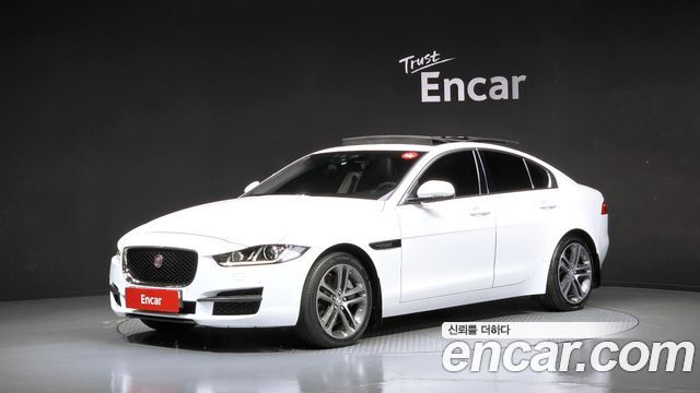 Jaguar XE 2017 — photo 1