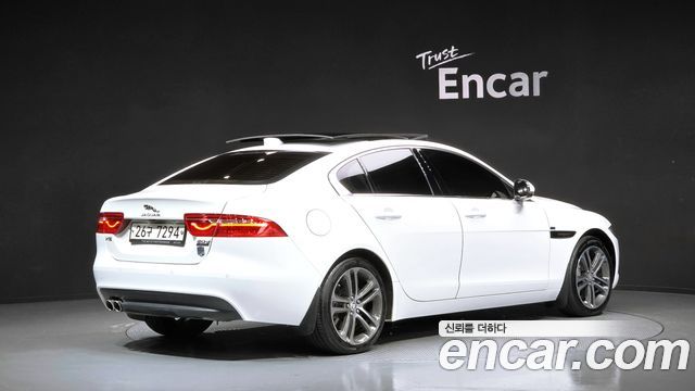 Jaguar XE 2017 — photo 2