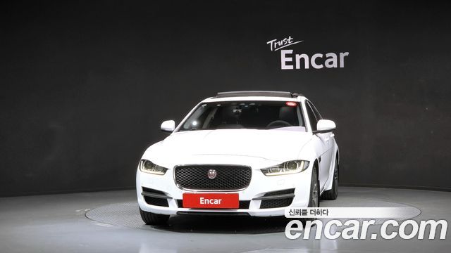 Jaguar XE 2017 — photo 3