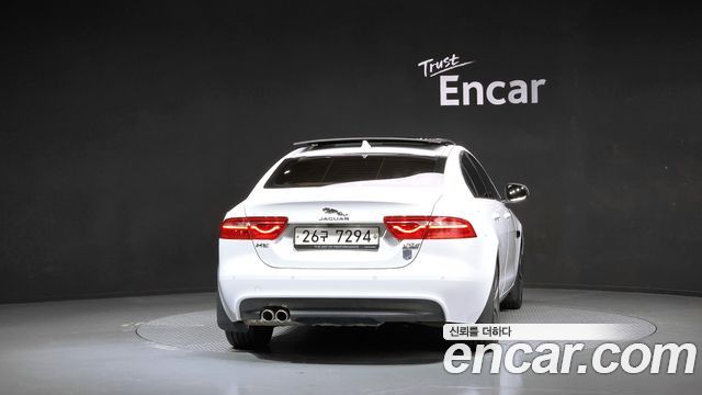 Jaguar XE 2017 — photo 4