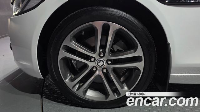 Jaguar XE 2017 — photo 5
