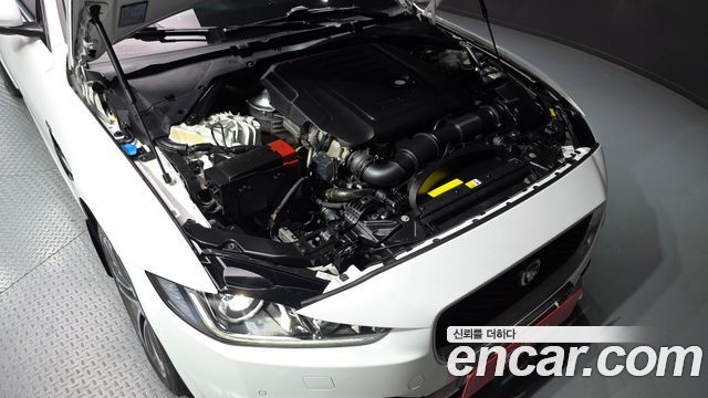 Jaguar XE 2017 — photo 6