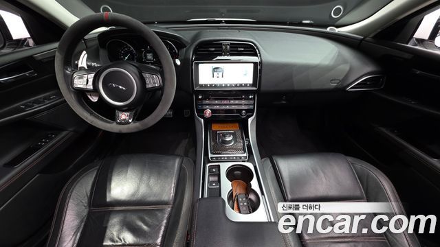 Jaguar XE 2017 — photo 10
