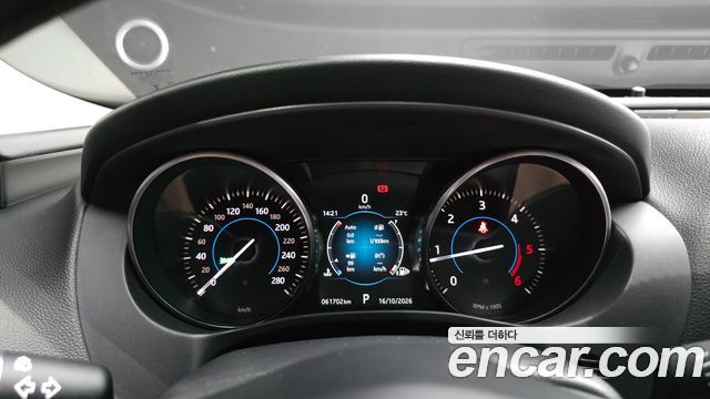 Jaguar XE 2017 — photo 11