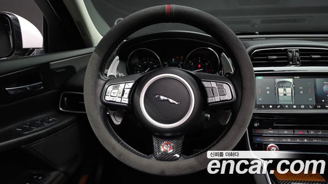 Jaguar XE 2017 — photo 19