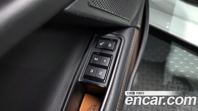 Jaguar XE 2017 — photo 25