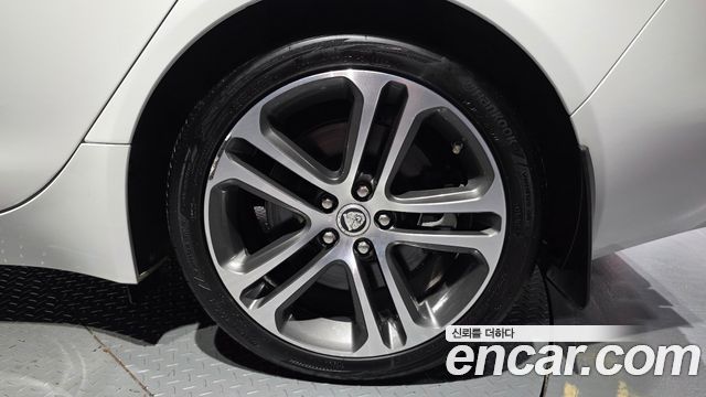 Jaguar XE 2017 — photo 7
