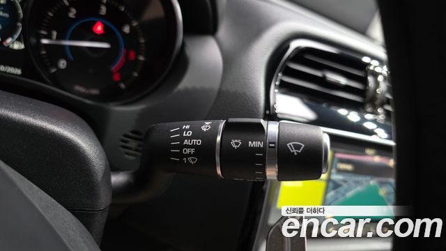 Jaguar XE 2017 — photo 29