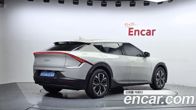 Kia EV6 2023 — photo 2