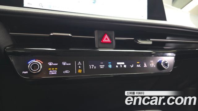 Kia EV6 2023 — photo 31