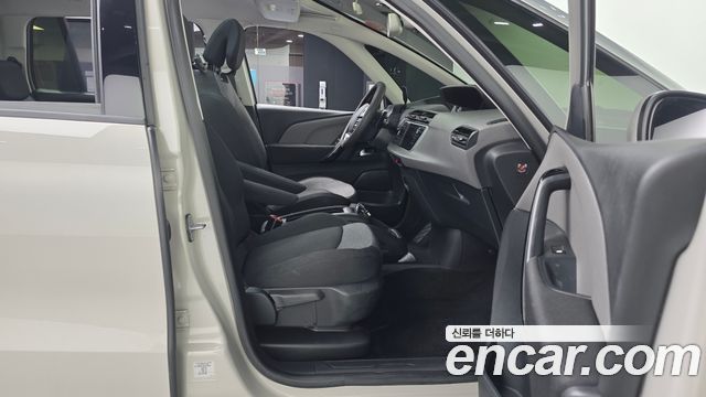 Citroën / DS C4 Picasso 2019 — photo 16