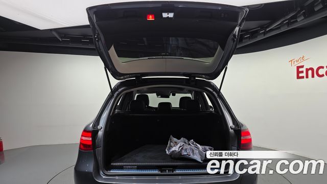 Mercedes-Benz GLC-Class 2019 — photo 19
