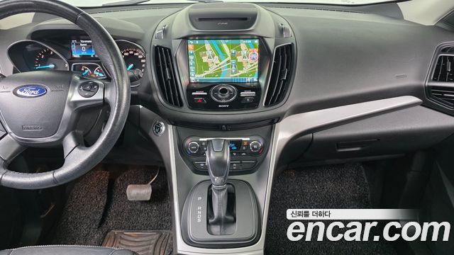 Ford Kuga 2016 — photo 17