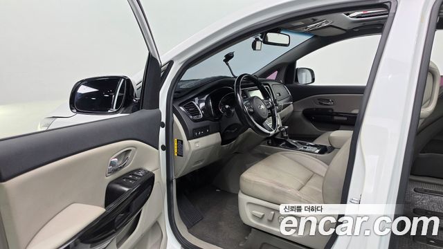 Kia Canival 2019 — photo 10