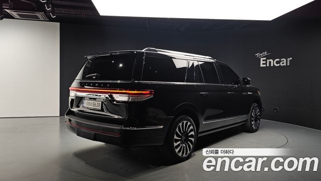 Lincoln Navigator 2022 — photo 2