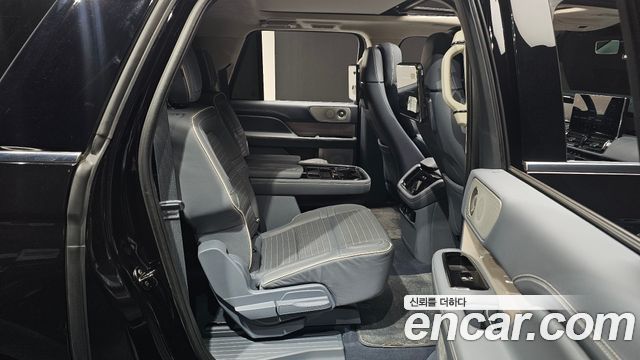Lincoln Navigator 2022 — photo 17
