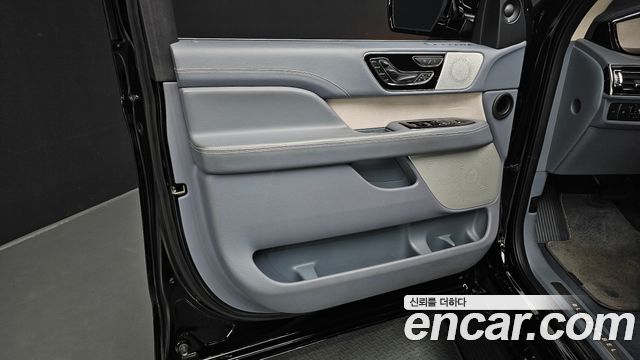 Lincoln Navigator 2022 — photo 14