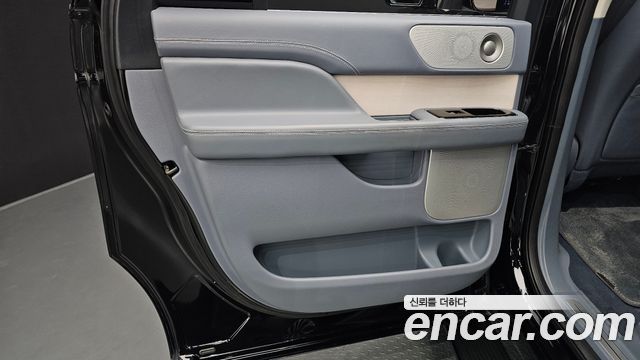 Lincoln Navigator 2022 — photo 15