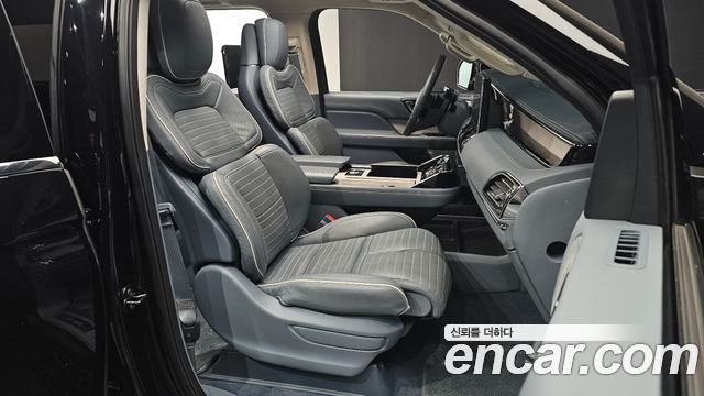 Lincoln Navigator 2022 — photo 16