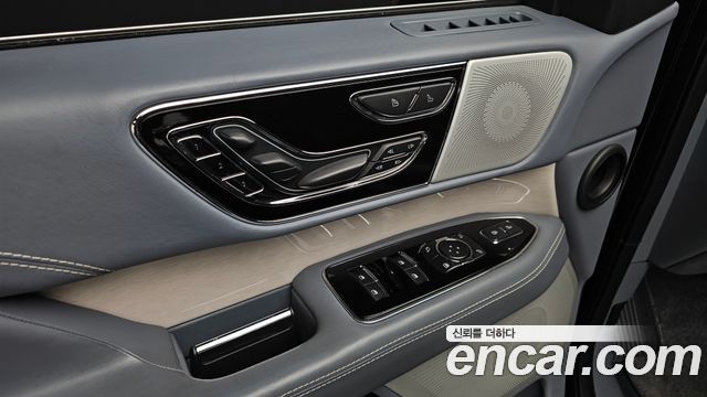 Lincoln Navigator 2022 — photo 37