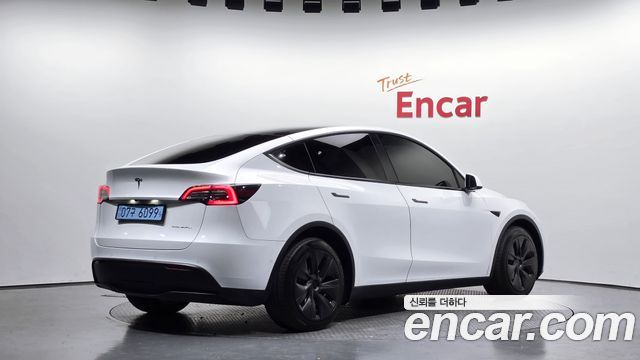 Tesla Model Y 2021 — photo 2