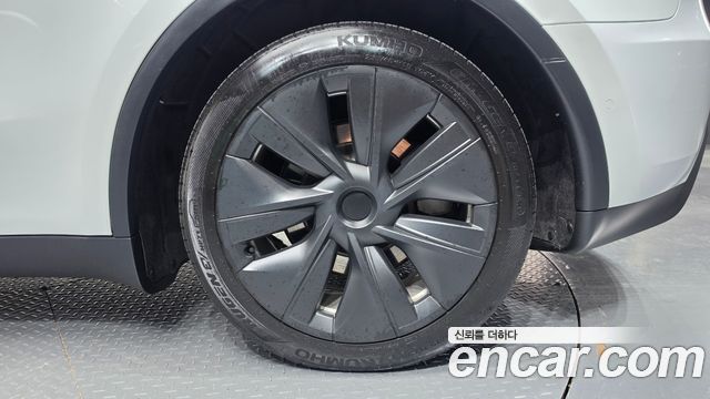 Tesla Model Y 2021 — photo 7