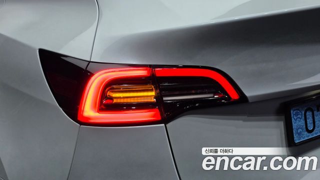 Tesla Model Y 2021 — photo 9