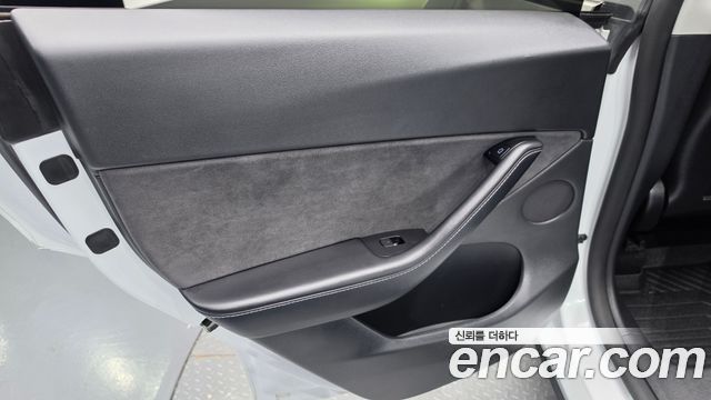 Tesla Model Y 2021 — photo 15