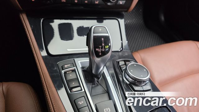 BMW 5-Series 2016 — photo 9