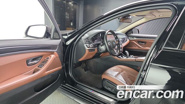 BMW 5-Series 2016 — photo 10