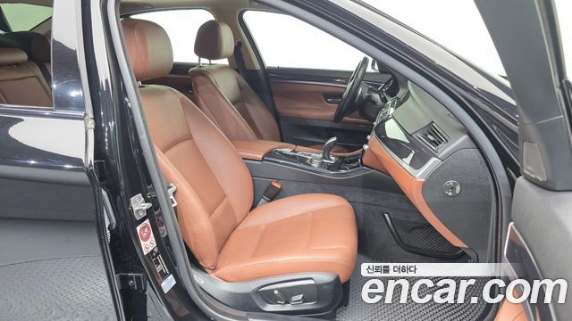 BMW 5-Series 2016 — photo 11