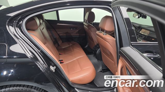 BMW 5-Series 2016 — photo 12