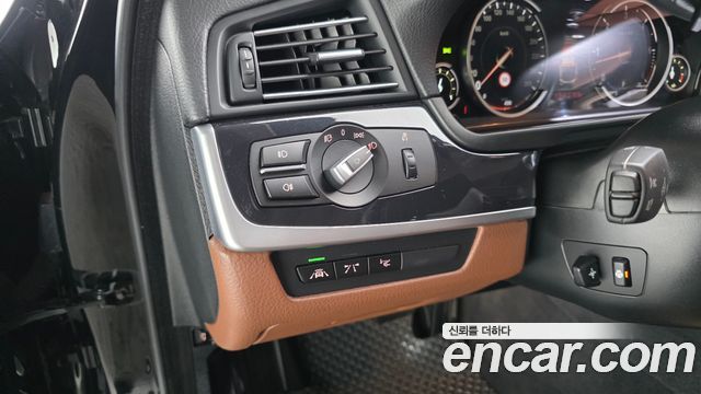 BMW 5-Series 2016 — photo 18
