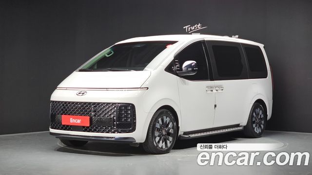 Hyundai Staria 2023 — photo 1