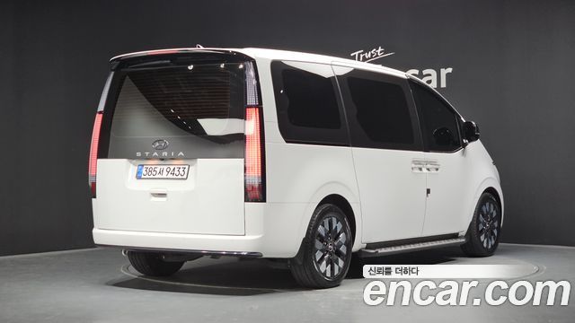 Hyundai Staria 2023 — photo 2