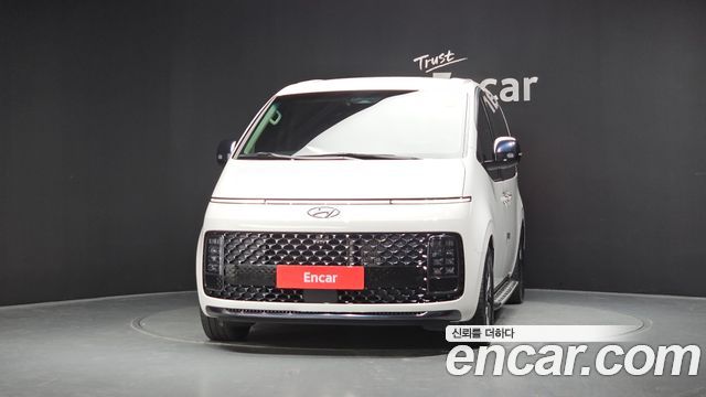 Hyundai Staria 2023 — photo 3