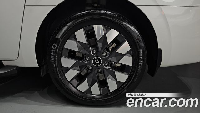 Hyundai Staria 2023 — photo 7