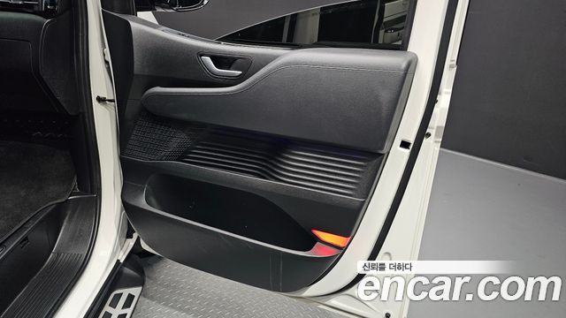 Hyundai Staria 2023 — photo 14