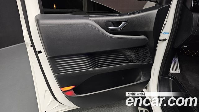 Hyundai Staria 2023 — photo 15