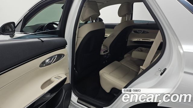 Genesis GV70 2022 — photo 18