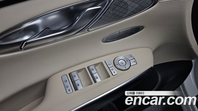 Genesis GV70 2022 — photo 24