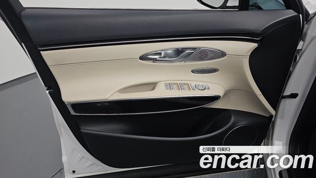 Genesis GV70 2022 — photo 14