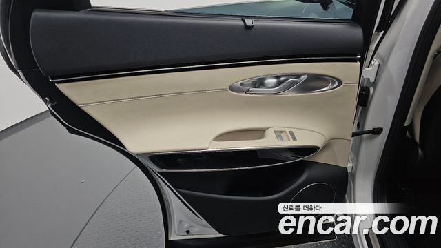 Genesis GV70 2022 — photo 15