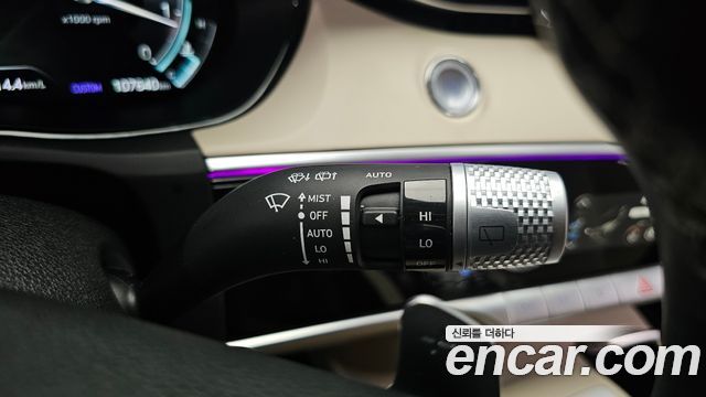 Genesis GV70 2022 — photo 30