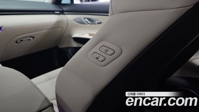 Genesis GV70 2022 — photo 31